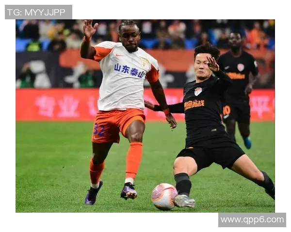 足球球星魅力无限：精选微信背景图展示球场英姿与风采