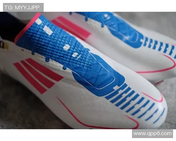 阿诺德同款足球鞋助力球场表现提升 打造专业级运动装备选择